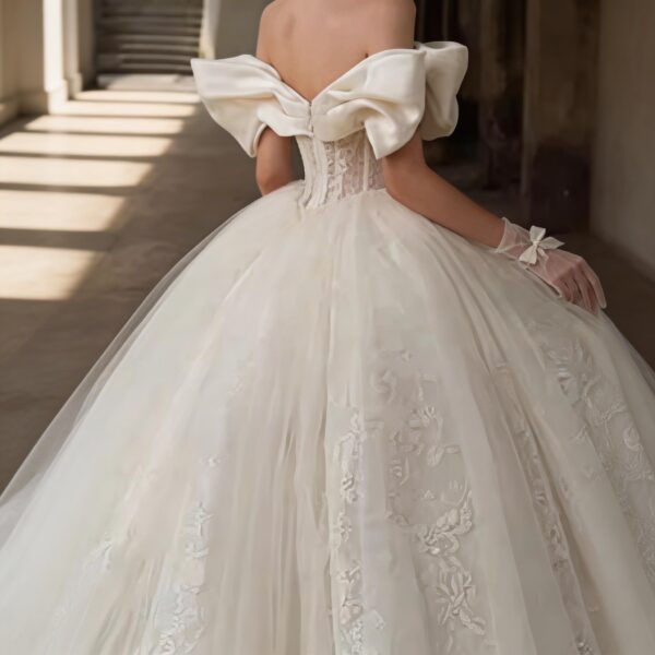Vintage Off-the-Shoulder Tulle Ball Gown Wedding Dress with Oversized Bow & Dramatic Long Train, Romantic Bridal Gown