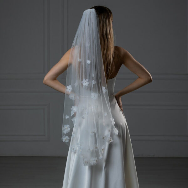 3D Flower & Pearl Fingertip Wedding Veil