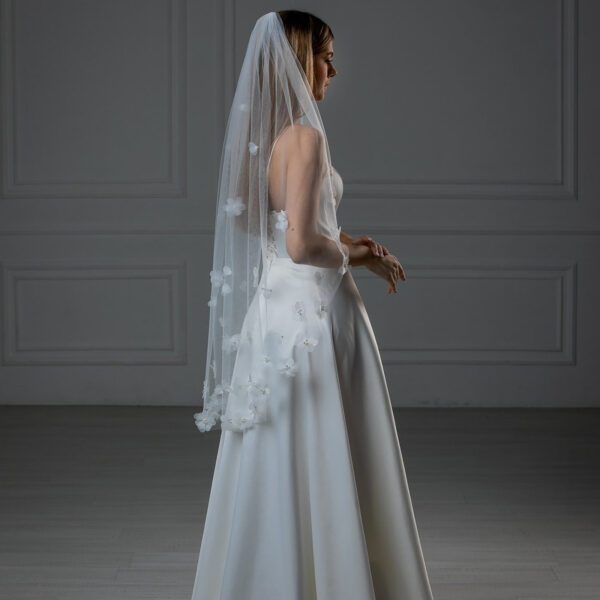 3D Flower & Pearl Fingertip Wedding Veil