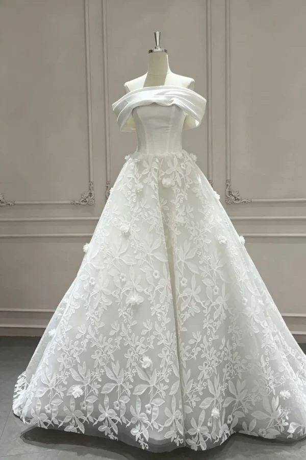 Modern Strapless Sweetheart Satin Corset Wedding Dress featuring 3D Leaf Lace Ball Gown Skirt