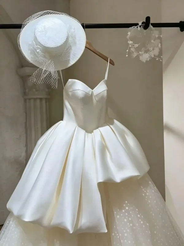 Vintage-Inspired Body-Hugging Trumpet Wedding Dress