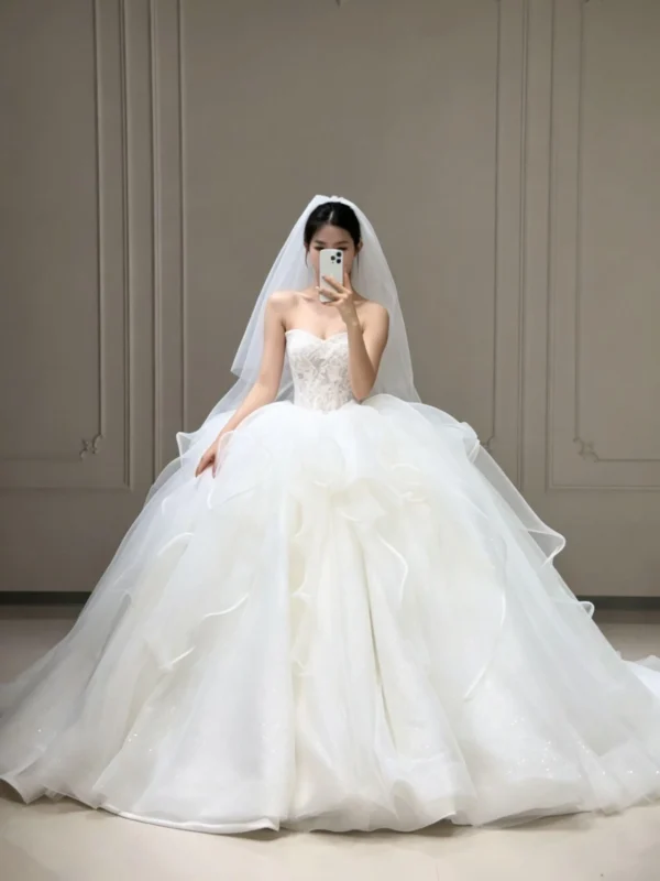 Luxury Ruffled Tulle Ball Gown Wedding Dress - Strapless Sweetheart Lace Bridal Gown