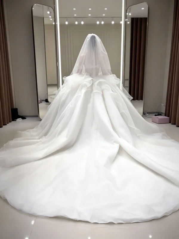 Luxury Ruffled Tulle Ball Gown Wedding Dress - Strapless Sweetheart Lace Bridal Gown