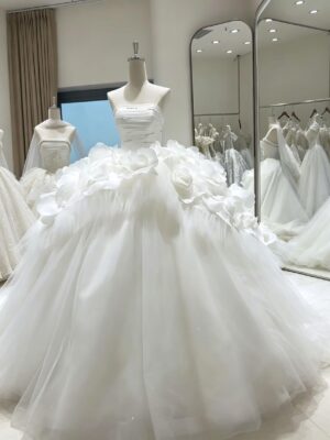 3D Floral Waist Tulle Ball Gown Strapless Wedding Dress