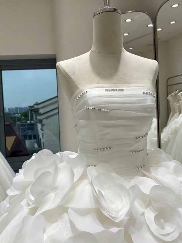3D Floral Waist Tulle Ball Gown Strapless Wedding Dress