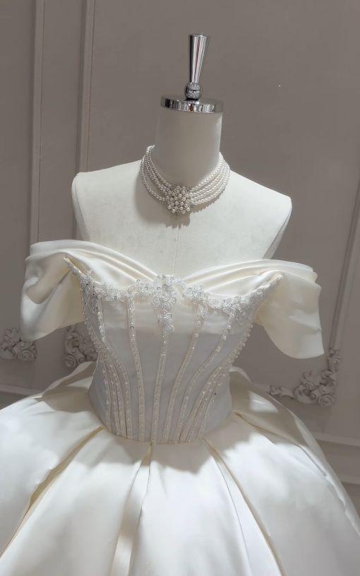 Vintage-Chic Off-the-Shoulder Satin Wedding Dress