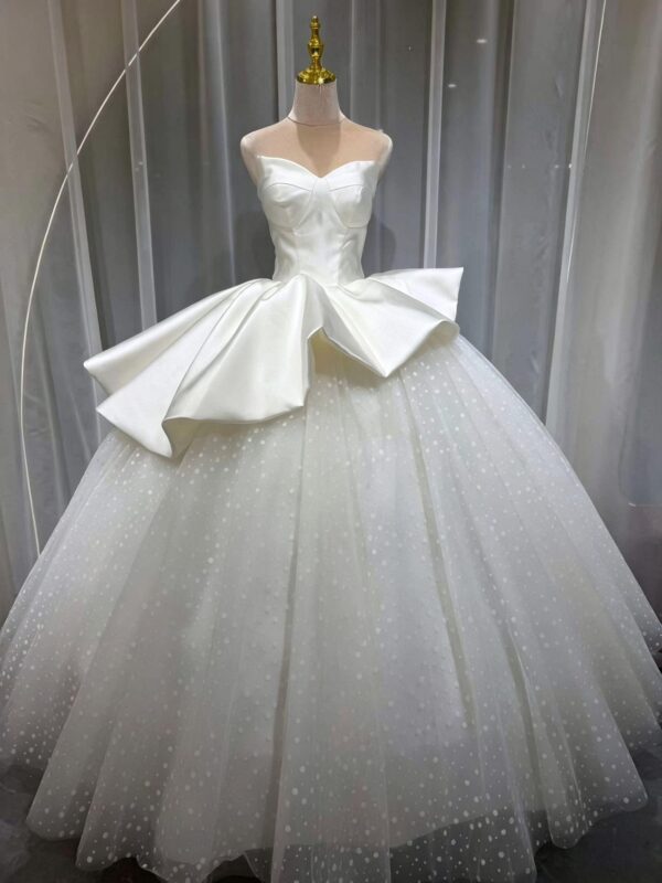 Luxury Polka Dot Tulle Ball Gown Wedding Dress - Strapless Satin Peplum Bridal Gown