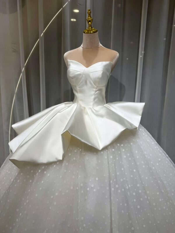 Luxury Polka Dot Tulle Ball Gown Wedding Dress - Strapless Satin Peplum Bridal Gown