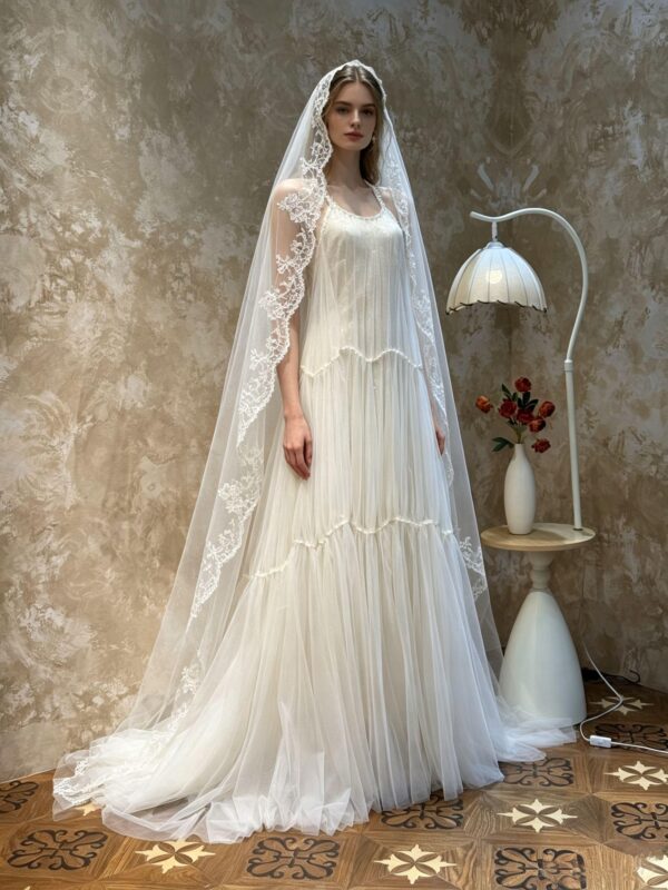 Scoop Sleeveless Tiered Ruffle Tulle A Line Wedding Dress Bohemian Lace Trim Bridal Gown With Lace Veil