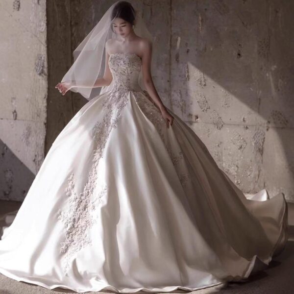 Strapless Sweetheart Satin Ball Gown Wedding Dress Rhinestone Lace Embroidery Corset Bridal Gown With Tulle Veil