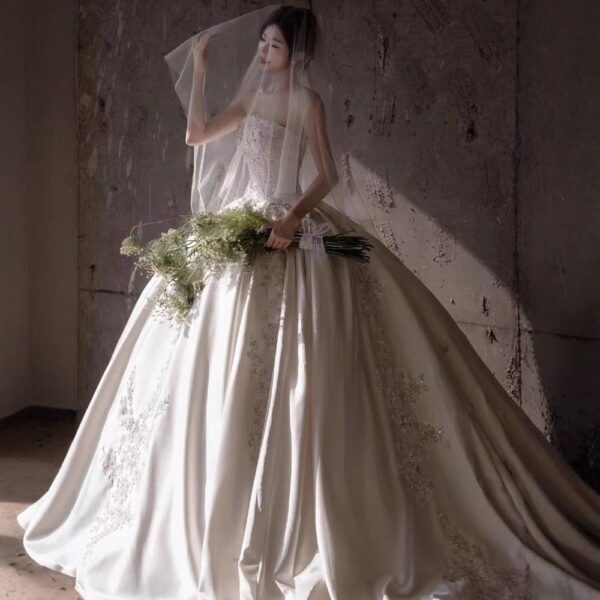 Strapless Sweetheart Satin Ball Gown Wedding Dress Rhinestone Lace Embroidery Corset Bridal Gown With Tulle Veil