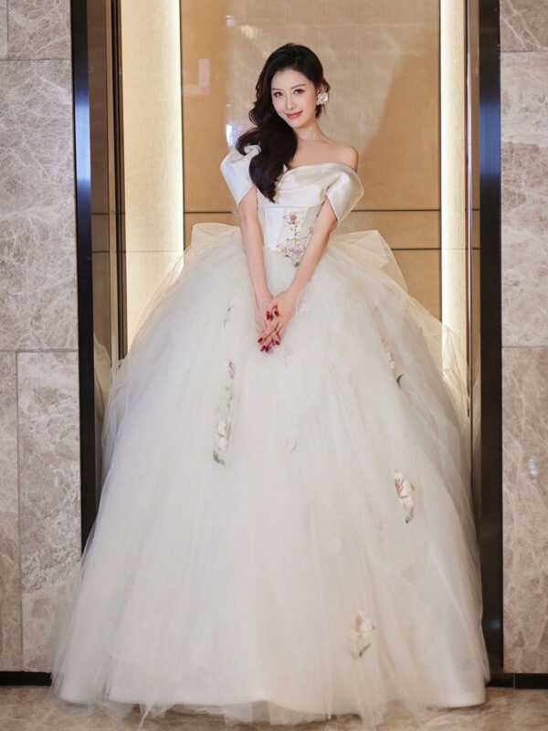 Off Shoulder Fold Satin Corset Floral Embroidery Tulle Ball Gown Wedding Dress Romantic Ivory Bridal Gown With Train