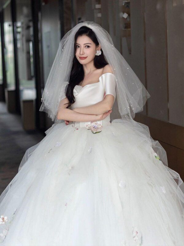 Off Shoulder Fold Satin Corset Floral Embroidery Tulle Ball Gown Wedding Dress Romantic Ivory Bridal Gown With Train