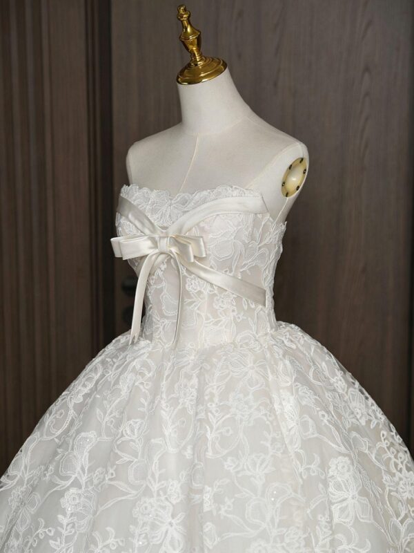 Strapless Scalloped Lace Ball Gown Wedding Dress Satin Cross Waist Big Bow Vintage Ivory Bridal Gown With Train