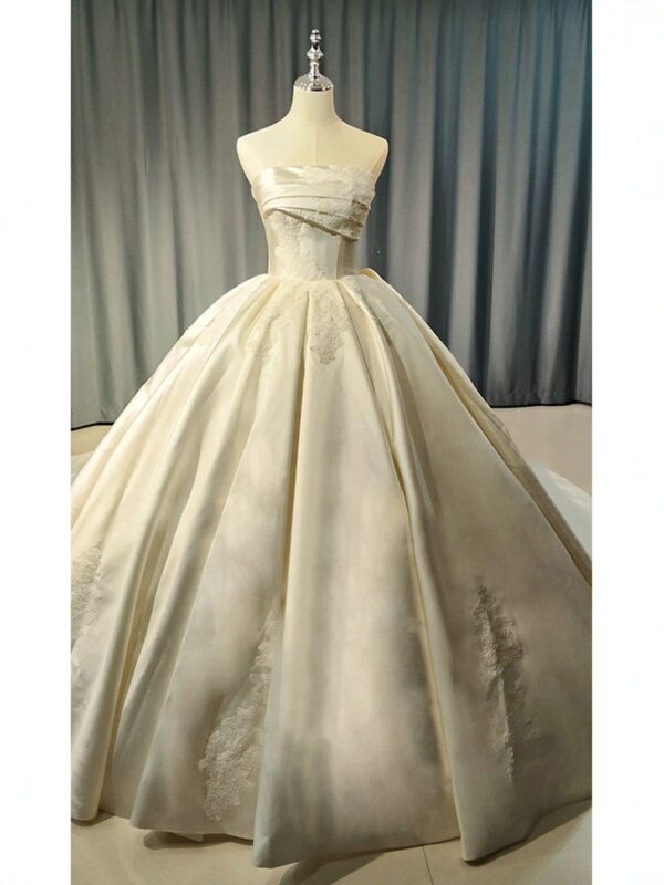 Strapless Draped Satin Ball Gown Wedding Dress Lace Appliques Minimalist Ivory Bridal Gown With Chapel Train