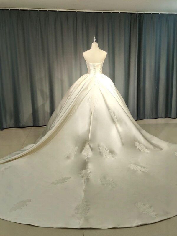 Strapless Draped Satin Ball Gown Wedding Dress Lace Appliques Minimalist Ivory Bridal Gown With Chapel Train