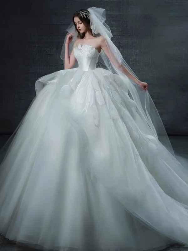 Dreamy Strapless 3D Tulip Lace Organza Ball Gown Wedding Dress